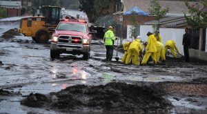 Las lluvias, inundaciones y avalanchas de lodo en California dejan al menos 17 muertos