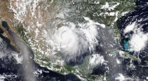 'Hanna' toca tierra en México y dejará graves inundaciones