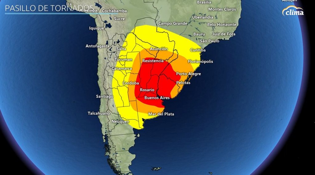 El pasillo de tornados en Argentina. Esta zona es donde climatológicamente se registran tornados. En estas zonas, destacadas en 3 categorías (bajo, media, alta: amarillo, naranja y rojo, respectivamente) es donde por lo general masas de aire de diferente densidad y temperatura chocan creando tormentas severas. 