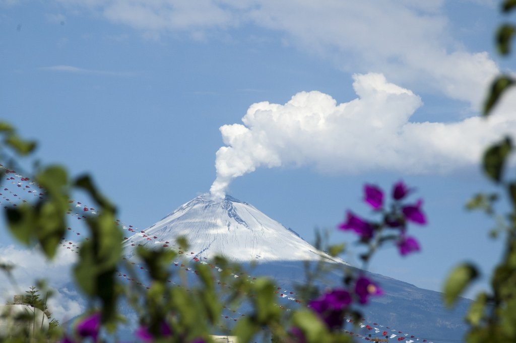 Volcan Popocatepetl en México.