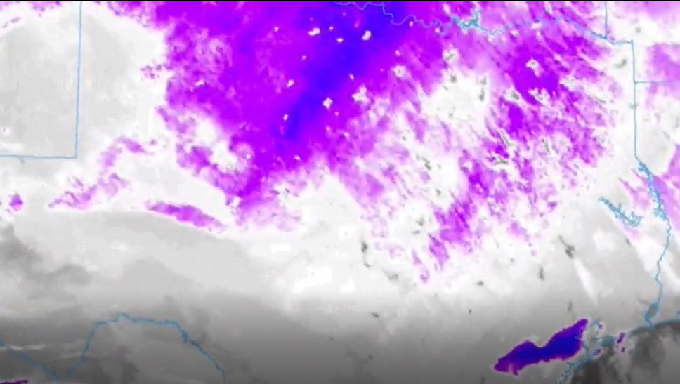 Imagen captada por GOES-East. Las zonas moradas se pueden confundir con nubes.. pero en realidad fueron las temperaturas gélidas que dominaron el estado en febrero 2021.