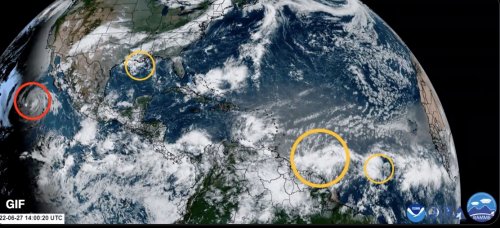 Tres sistemas tropicales en la cuenca Atlántica